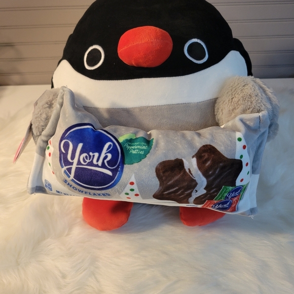 Zuru Snackles Dennis Penguin Plush Toy - Black, Gray, and Red - Picture 2 of 10